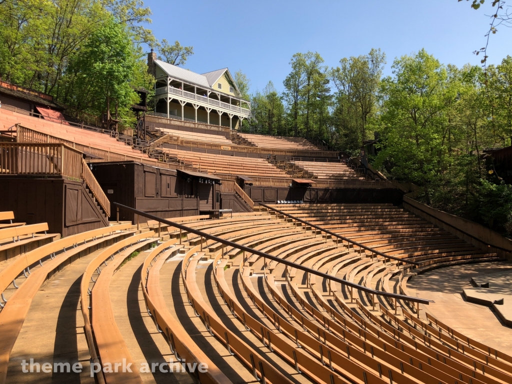 Echo Hollow Amphitheater at Silver Dollar City