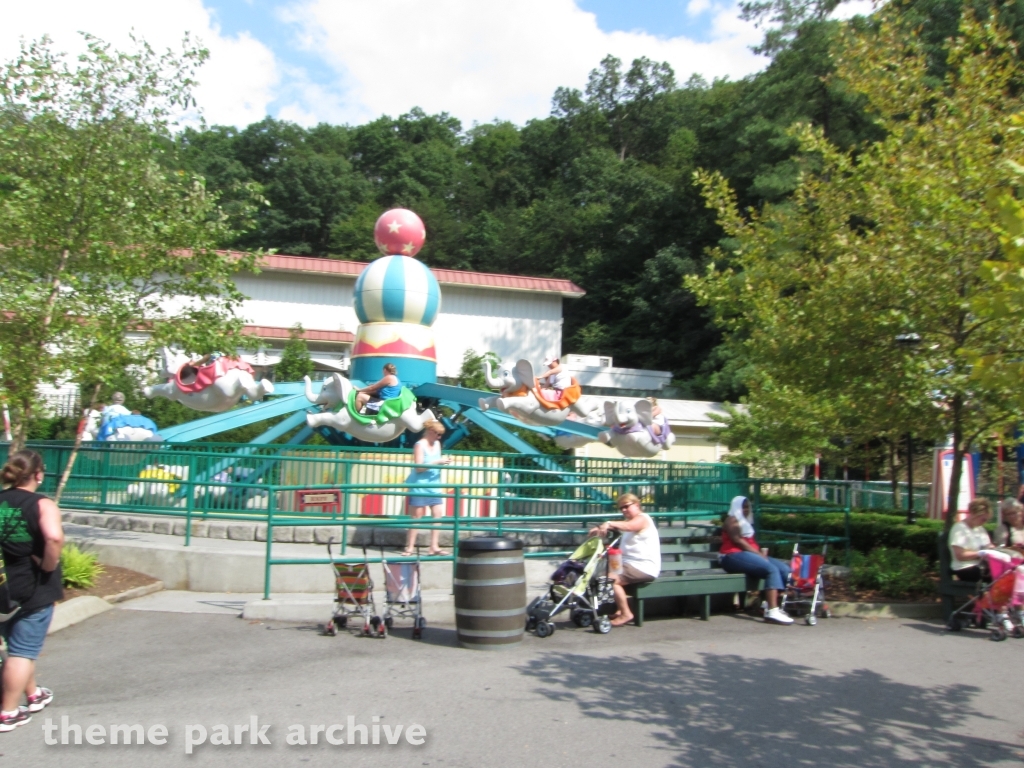Amazing Flying Elephants at Dollywood