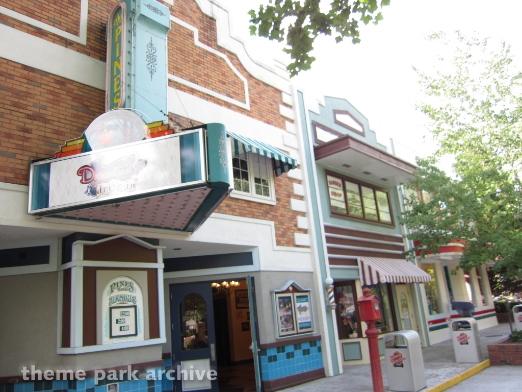 Pines Theatre at Dollywood