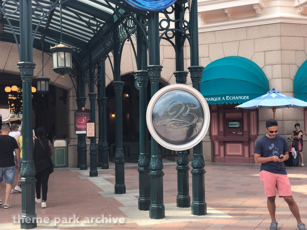Entrance at Disney Village