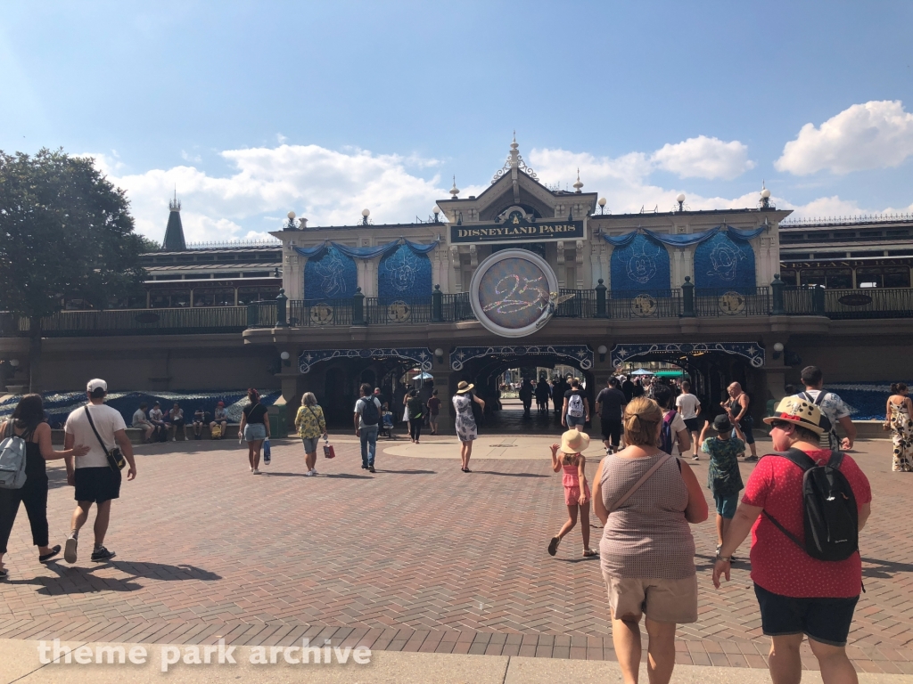 Entrance at Disney Village
