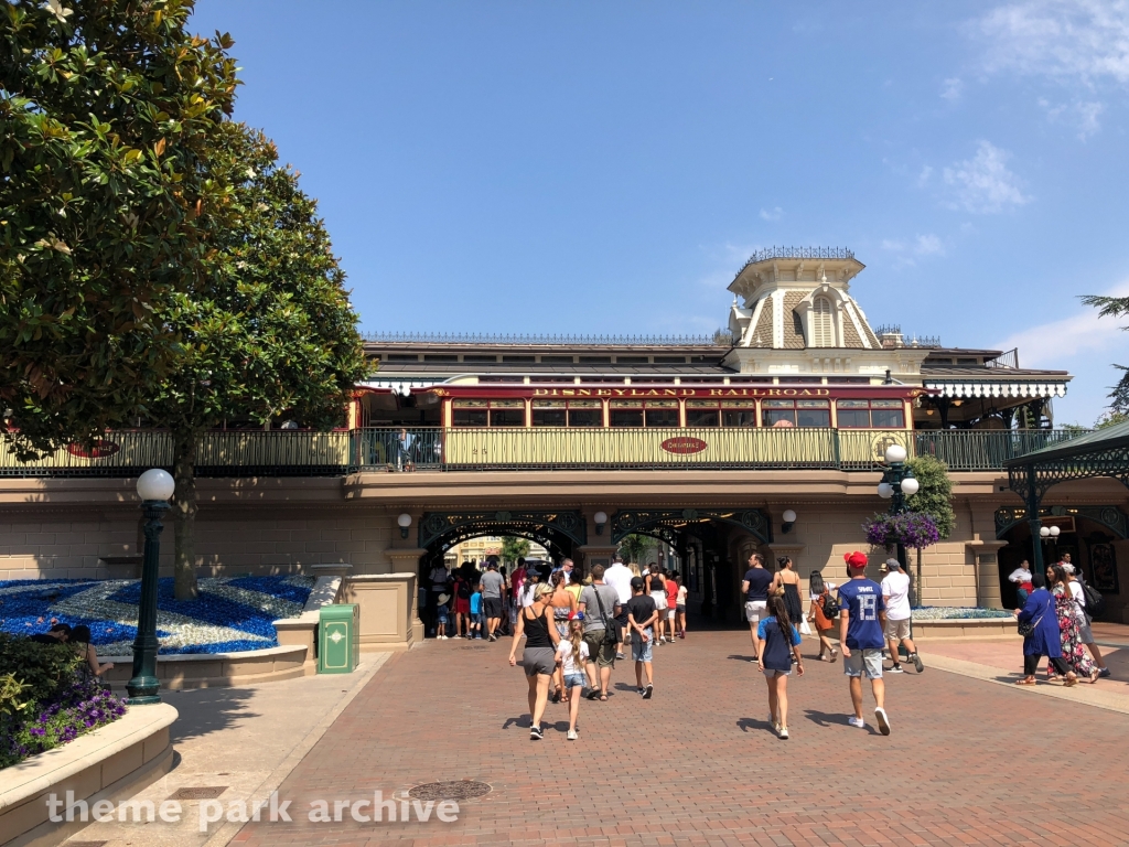 Entrance at Disney Village