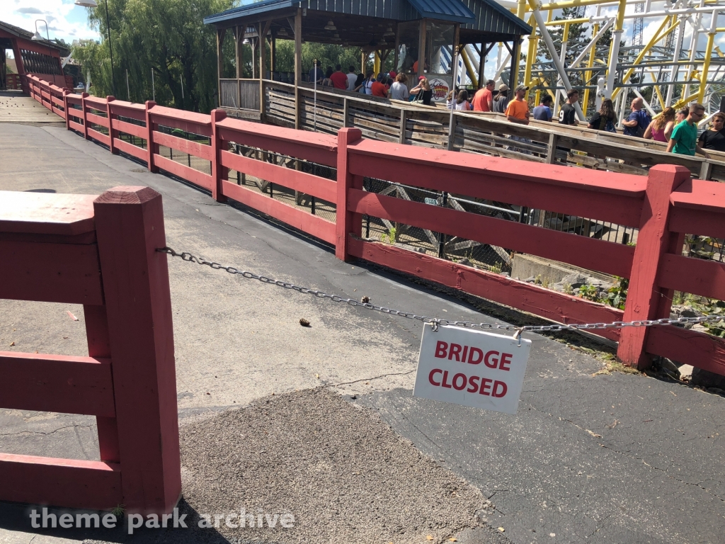 Tin Lizzy's at Six Flags Darien Lake