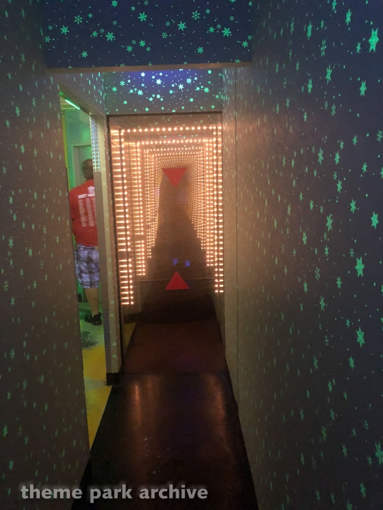 Mirror House at Toshimaen