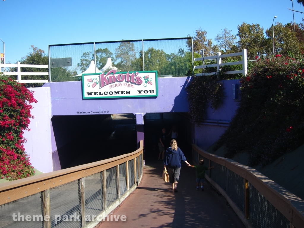 Parking at Knott's Berry Farm