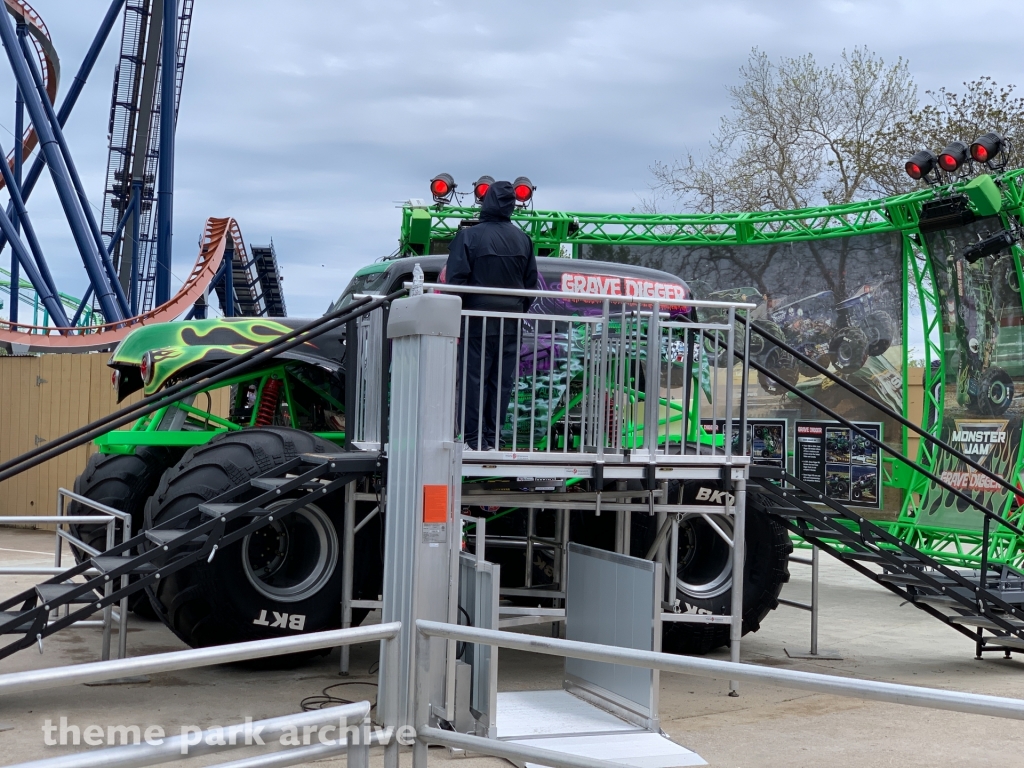 Monster Jam Thunder Alley Debuts at Cedar Fair Parks – Coaster Nation