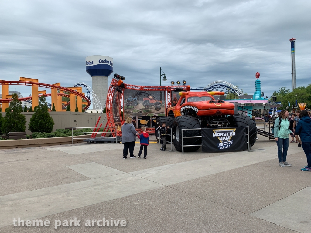 Monster Jam Thunder Alley Debuts at Cedar Fair Parks – Coaster Nation