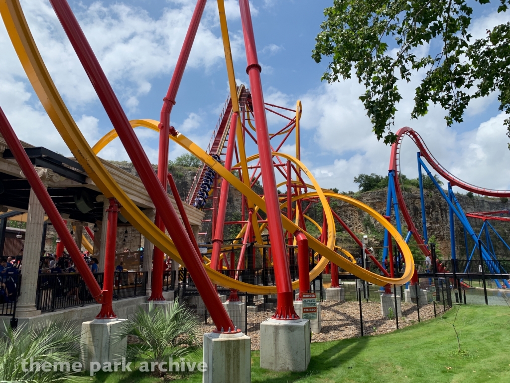 Wonder Woman Golden Lasso Coaster at Six Flags Fiesta Texas