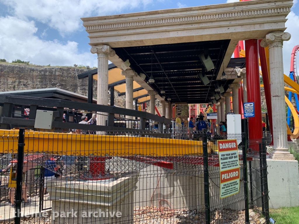 Wonder Woman Golden Lasso Coaster at Six Flags Fiesta Texas