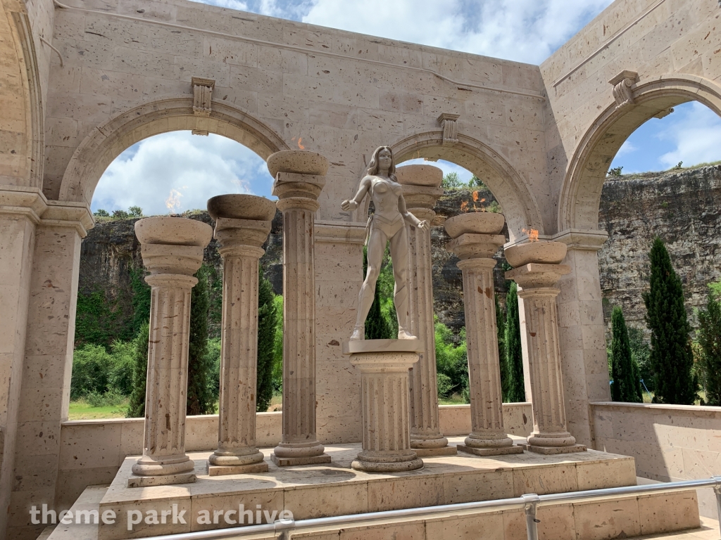 Wonder Woman Golden Lasso Coaster at Six Flags Fiesta Texas