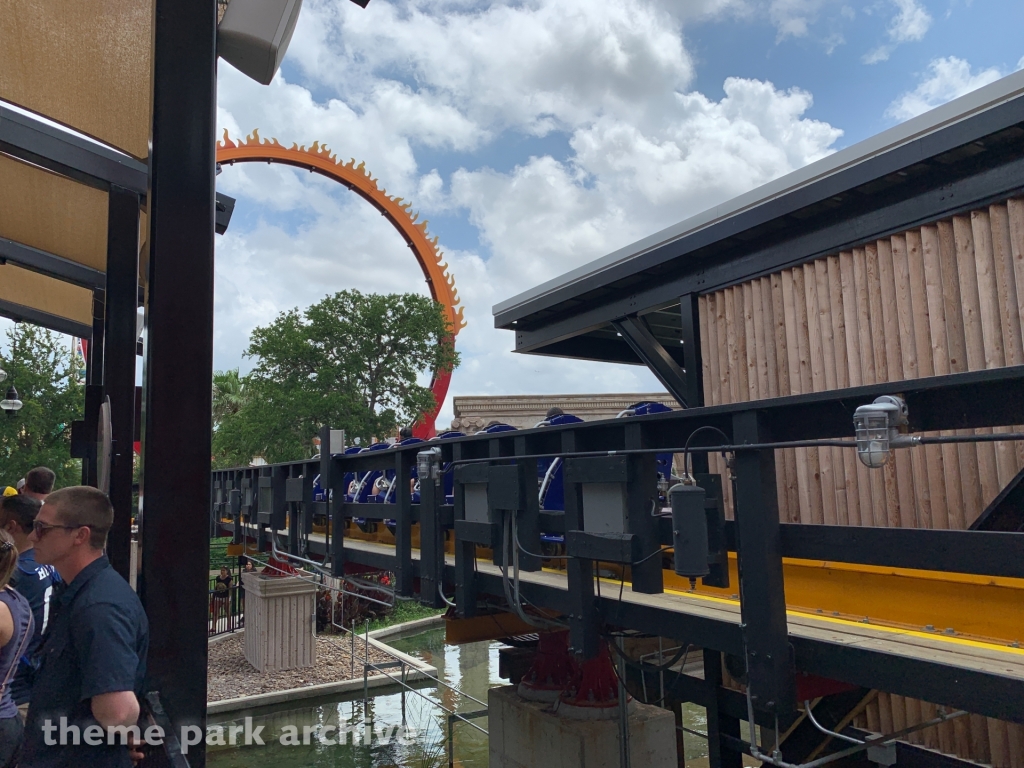 Wonder Woman Golden Lasso Coaster at Six Flags Fiesta Texas
