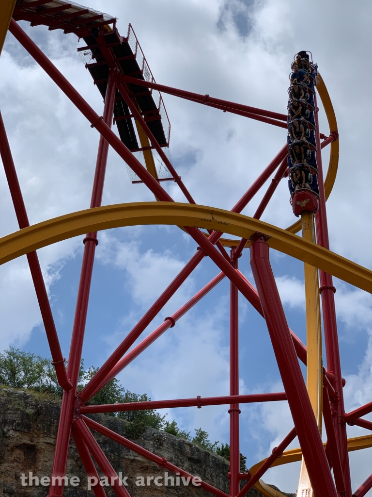 Wonder Woman Golden Lasso Coaster at Six Flags Fiesta Texas