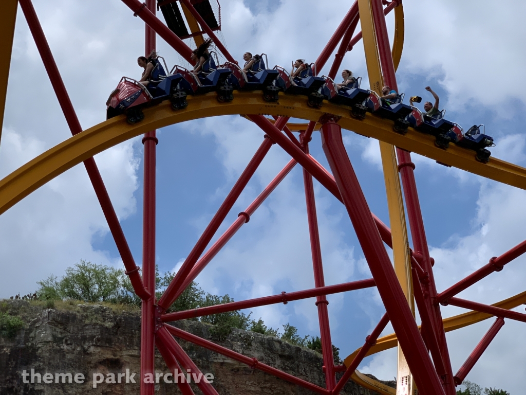 Wonder Woman Golden Lasso Coaster at Six Flags Fiesta Texas
