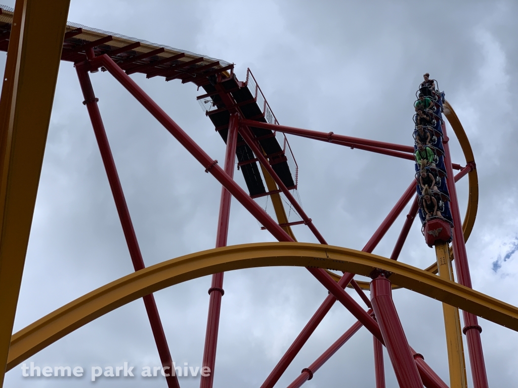 Wonder Woman Golden Lasso Coaster at Six Flags Fiesta Texas