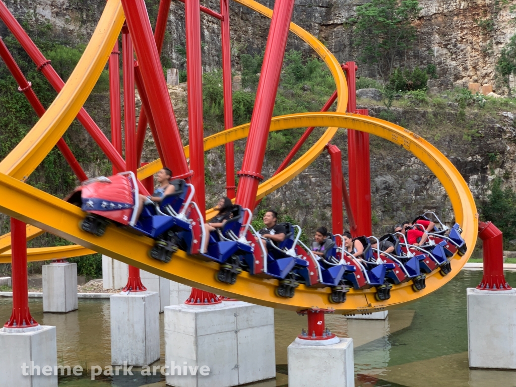 Wonder Woman Golden Lasso Coaster at Six Flags Fiesta Texas