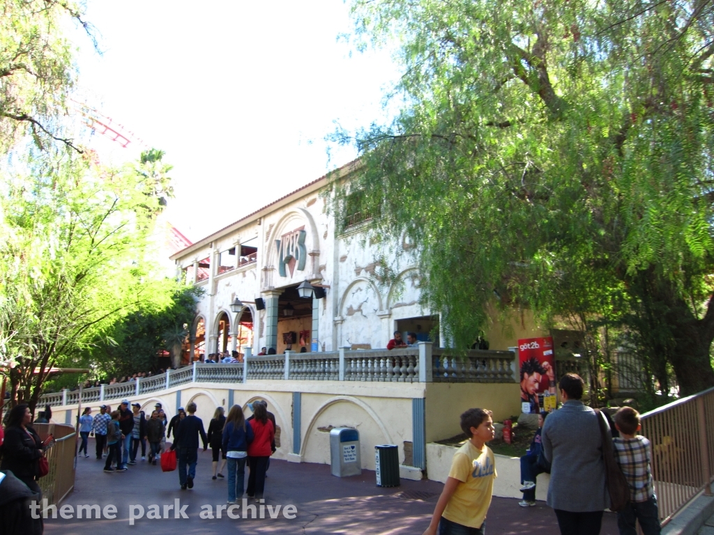 Viper at Six Flags Magic Mountain