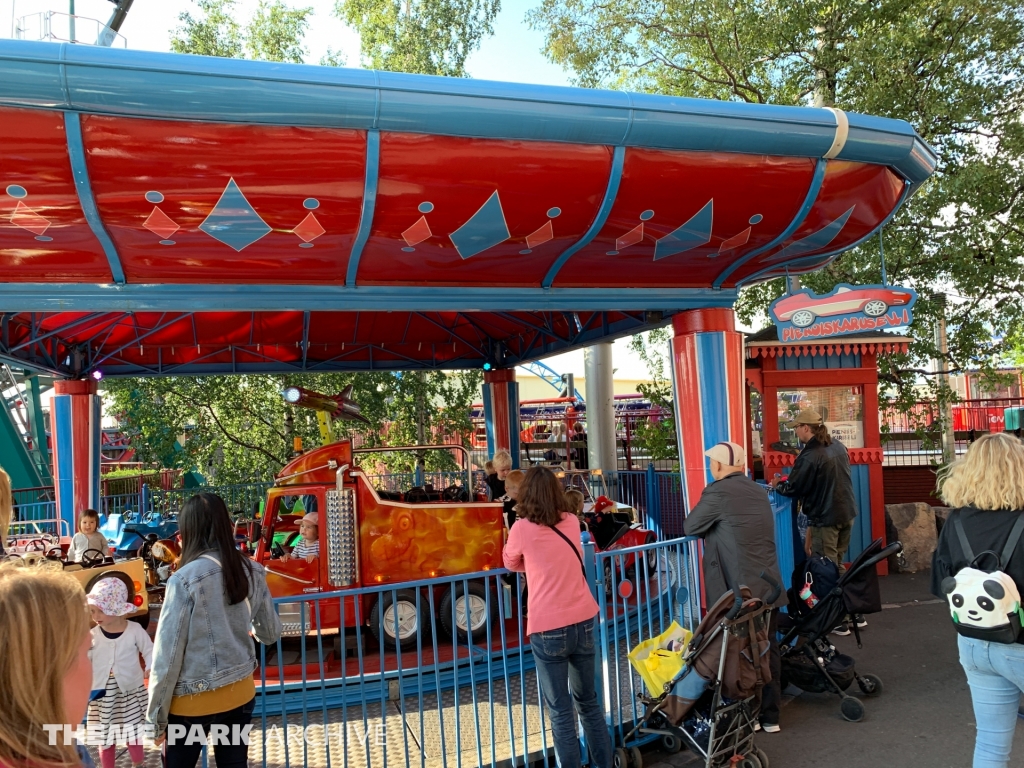 Pienoiskaruselli at Linnanmaki