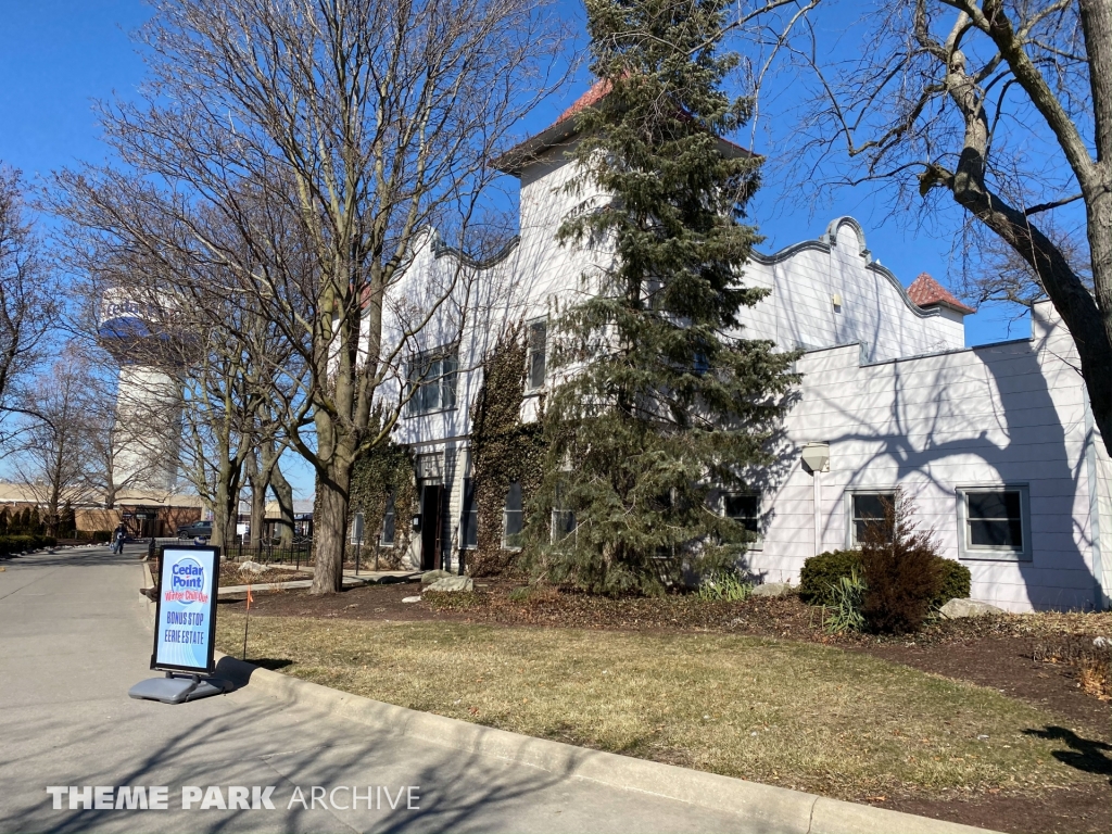 Eerie Estate at Cedar Point