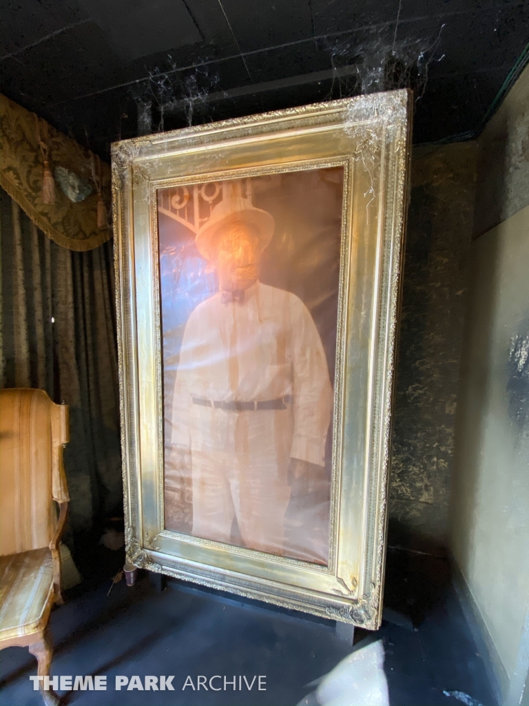 Eerie Estate at Cedar Point