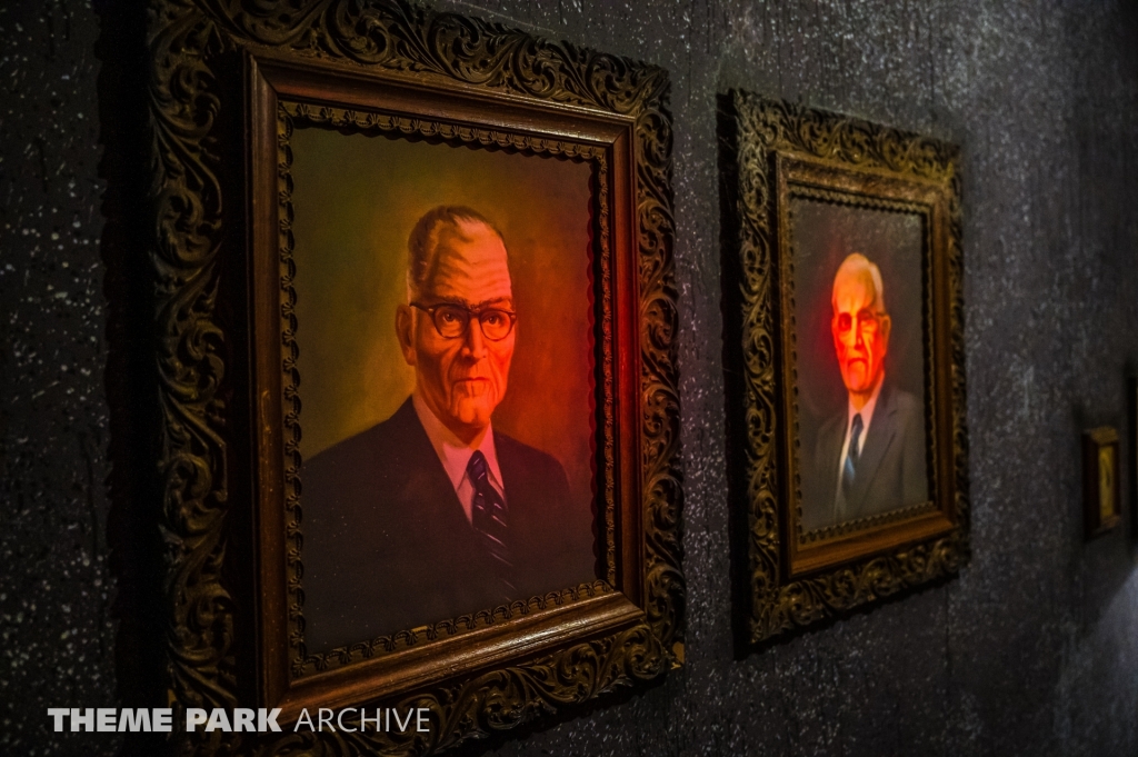 Eerie Estate at Cedar Point