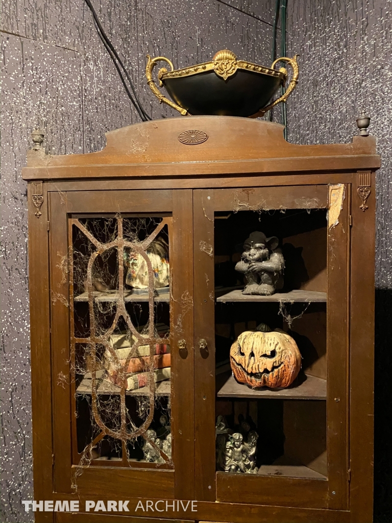 Eerie Estate at Cedar Point