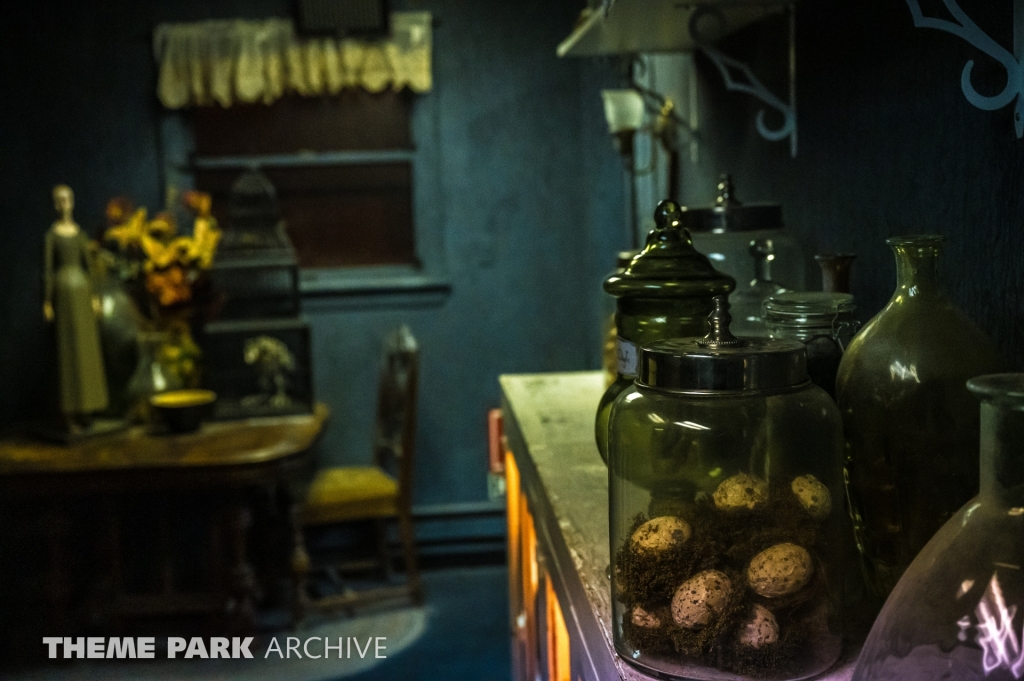 Eerie Estate at Cedar Point