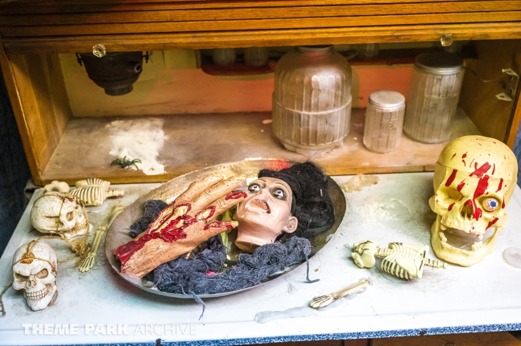 Eerie Estate at Cedar Point