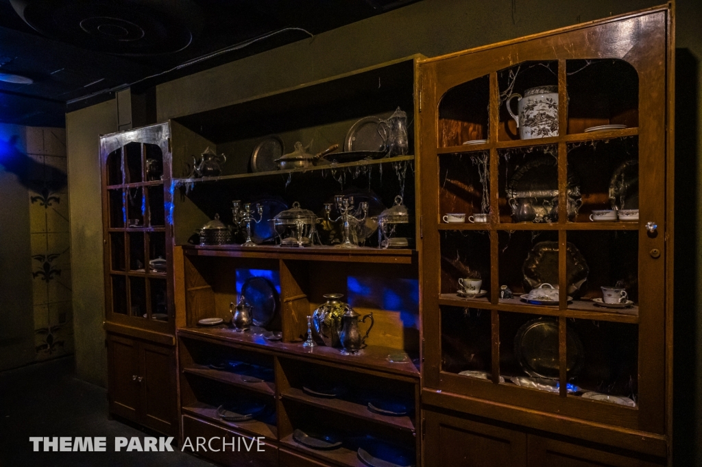 Eerie Estate at Cedar Point