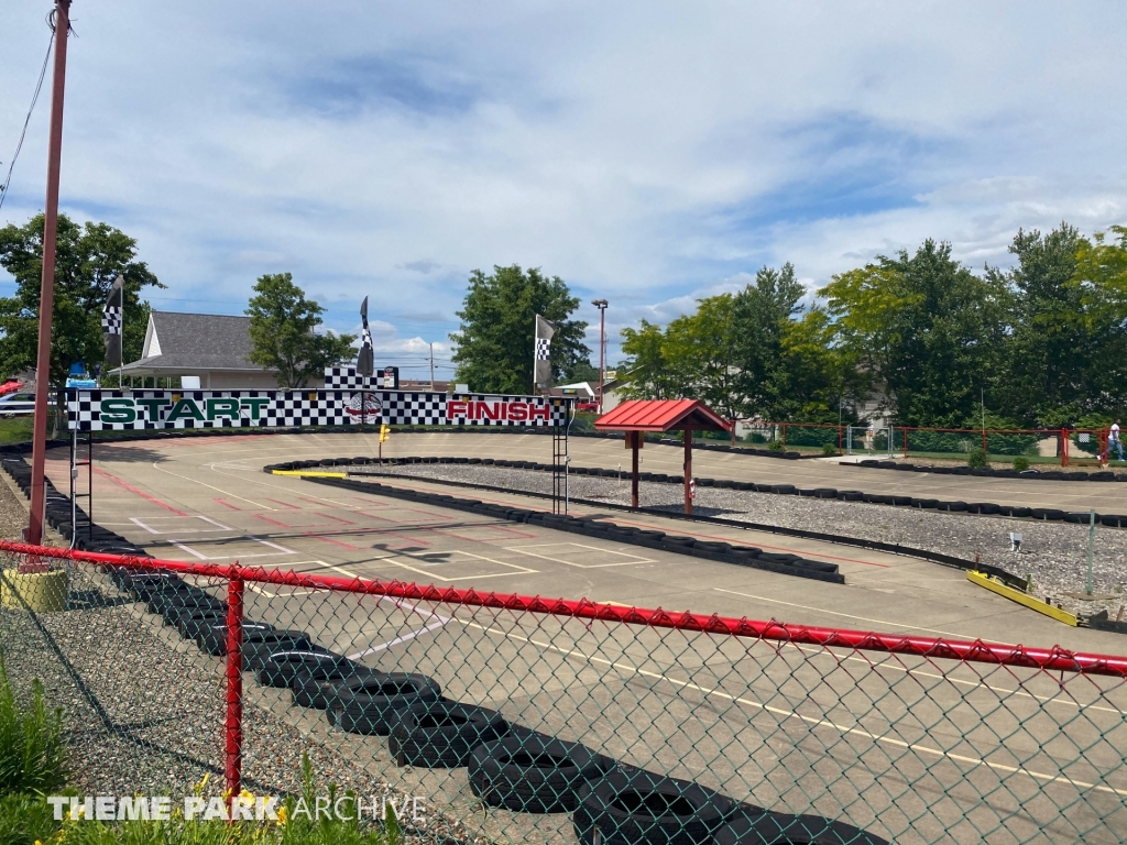 Lil Thunder Jr Racers at Sluggers & Putters Amusement Park