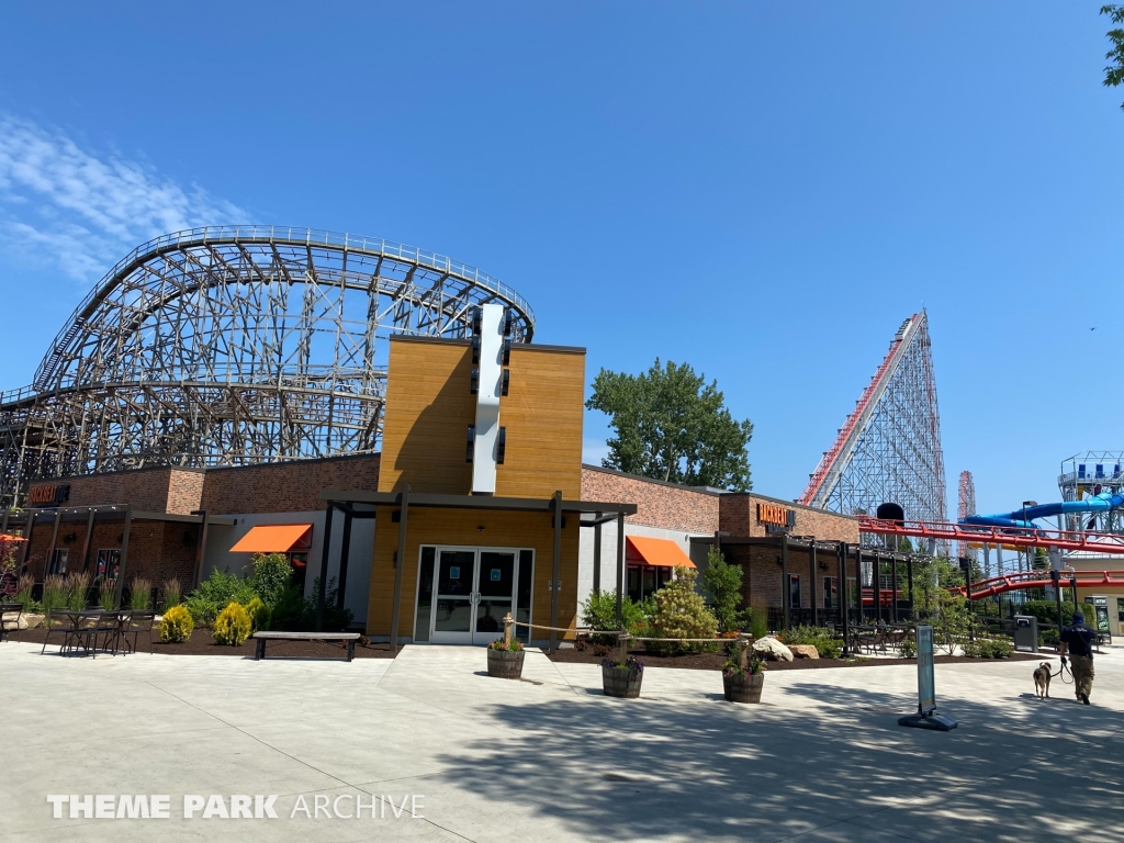 BackBeatQue at Cedar Point