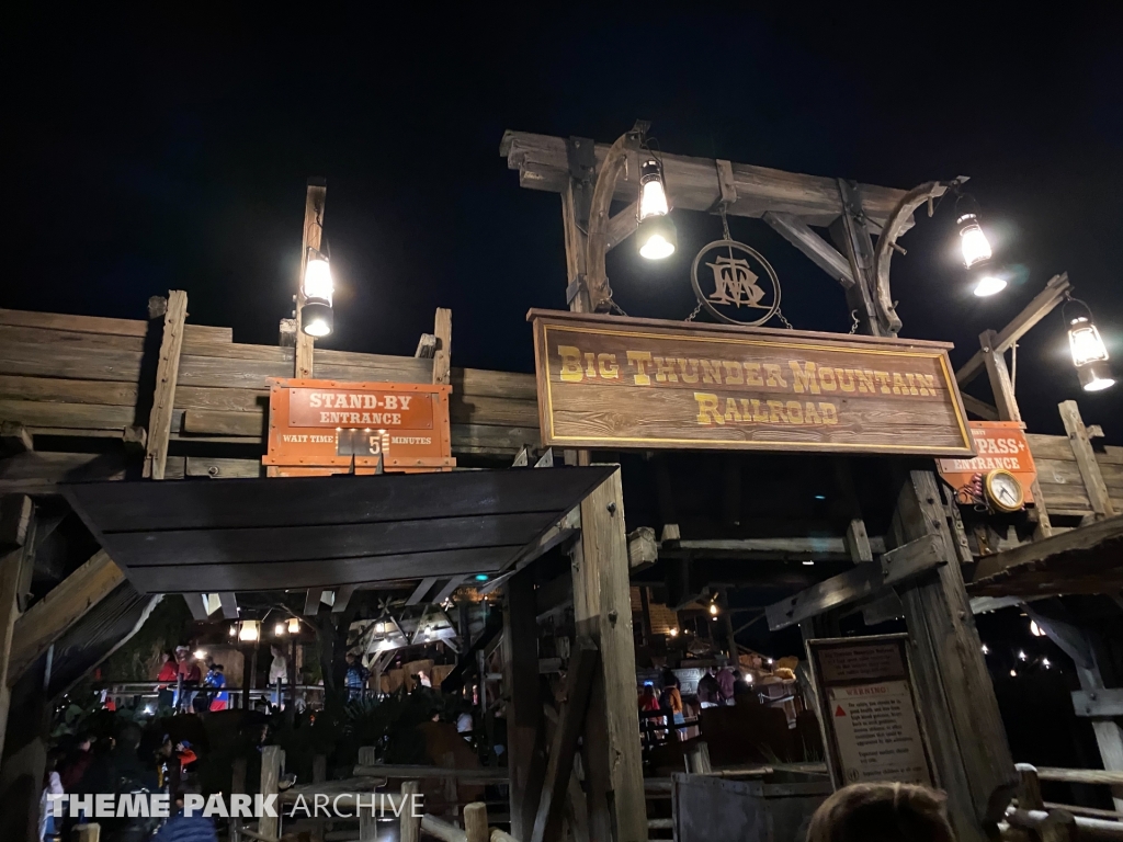 Big Thunder Mountain Railroad at the Magic Kingdom Editorial Photography -  Image of cartoon, destination: 108417382