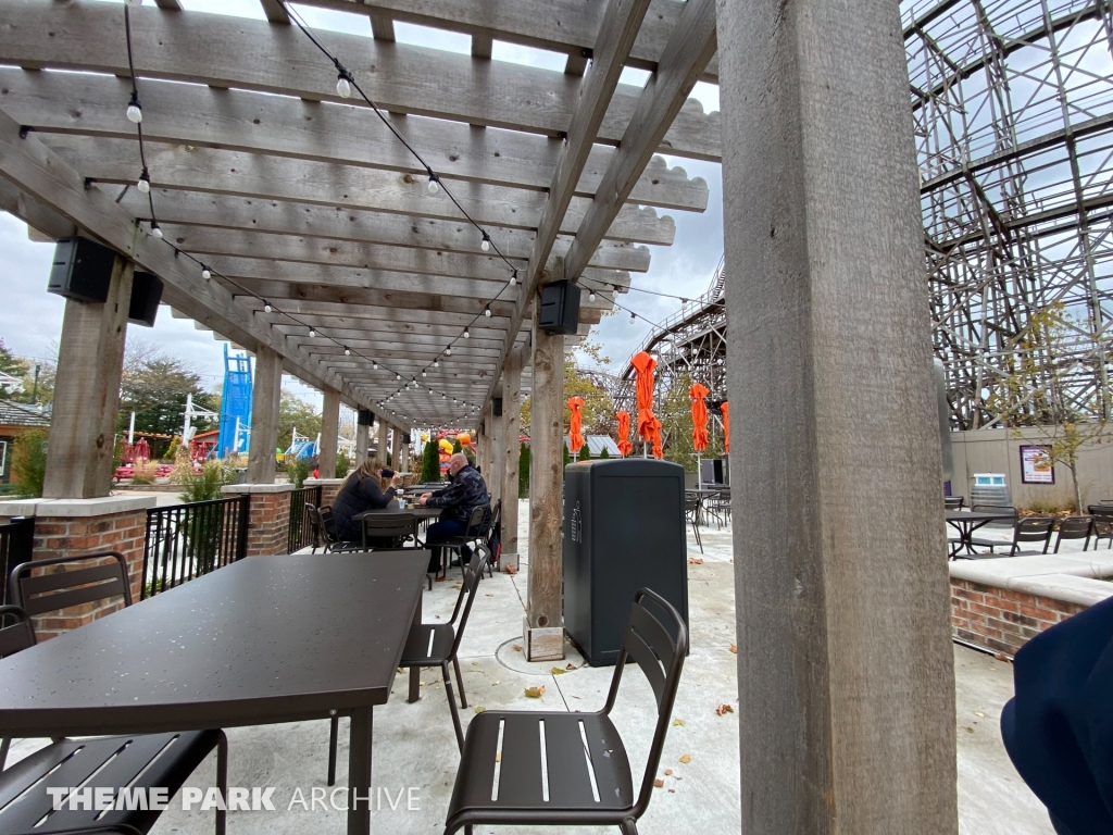 BackBeatQue at Cedar Point