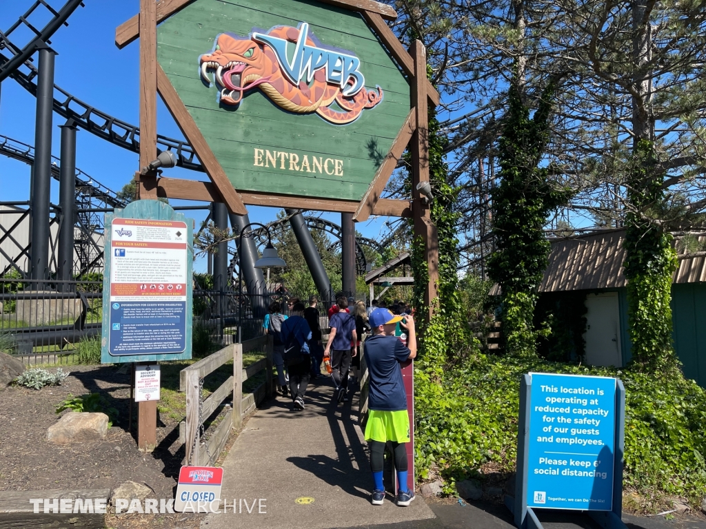 Viper at Six Flags Darien Lake