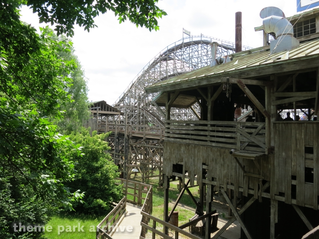 Viper at Six Flags Great America