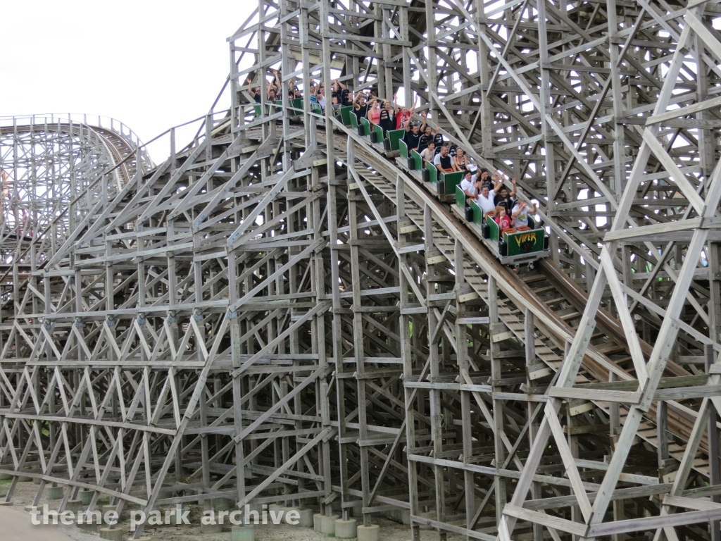 Viper at Six Flags Great America