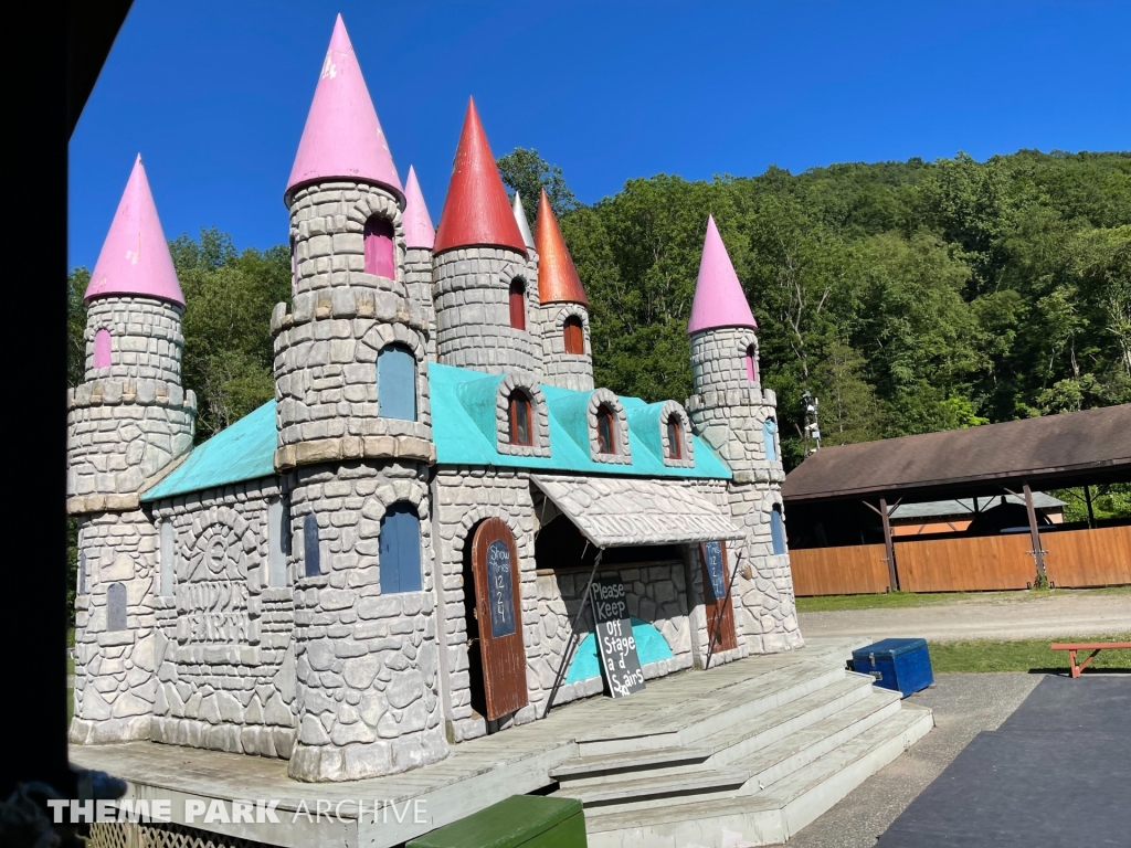 Middle Earth Theater at Land of Make Believe