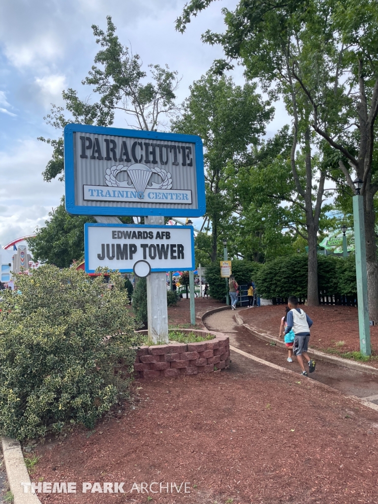 Parachute Training Center: Edwards AFB Jump Tower at Six Flags Great Adventure
