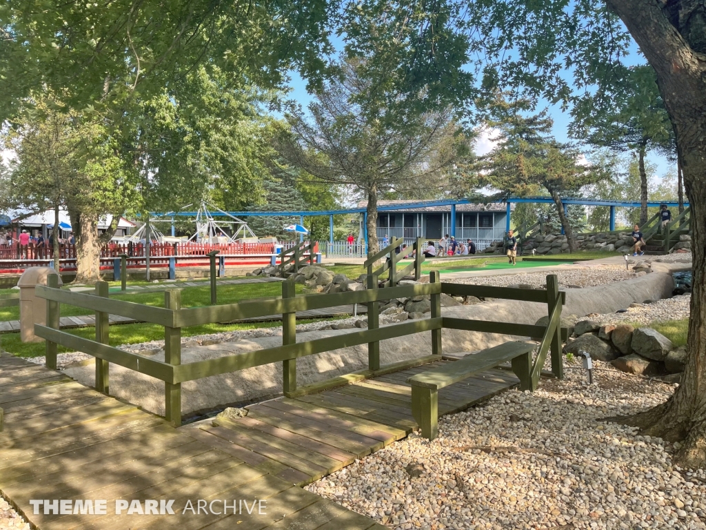 18 Hole Miniature Golf at Little Amerricka