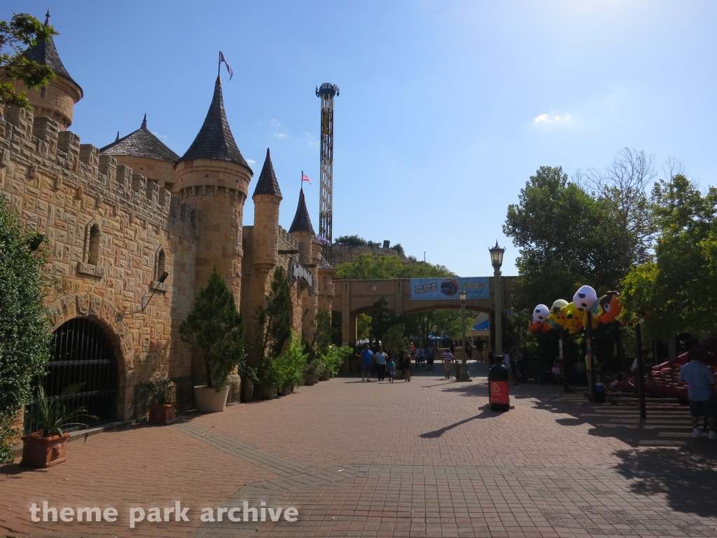 Bugs White Water Rapids at Six Flags Fiesta Texas