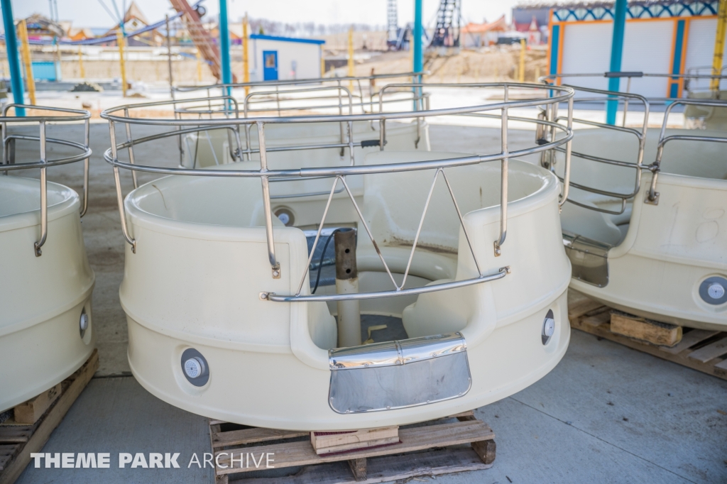 Alzanu's Eye Ferris Wheel at Lost Island