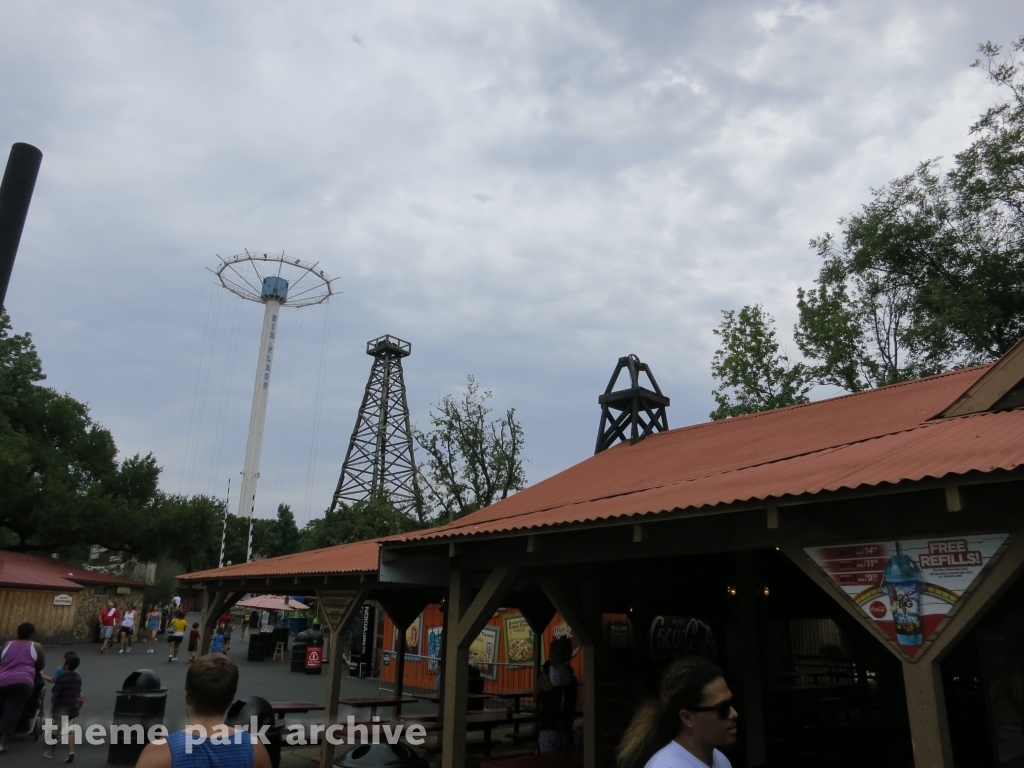 Texas Chute Out at Six Flags Over Texas