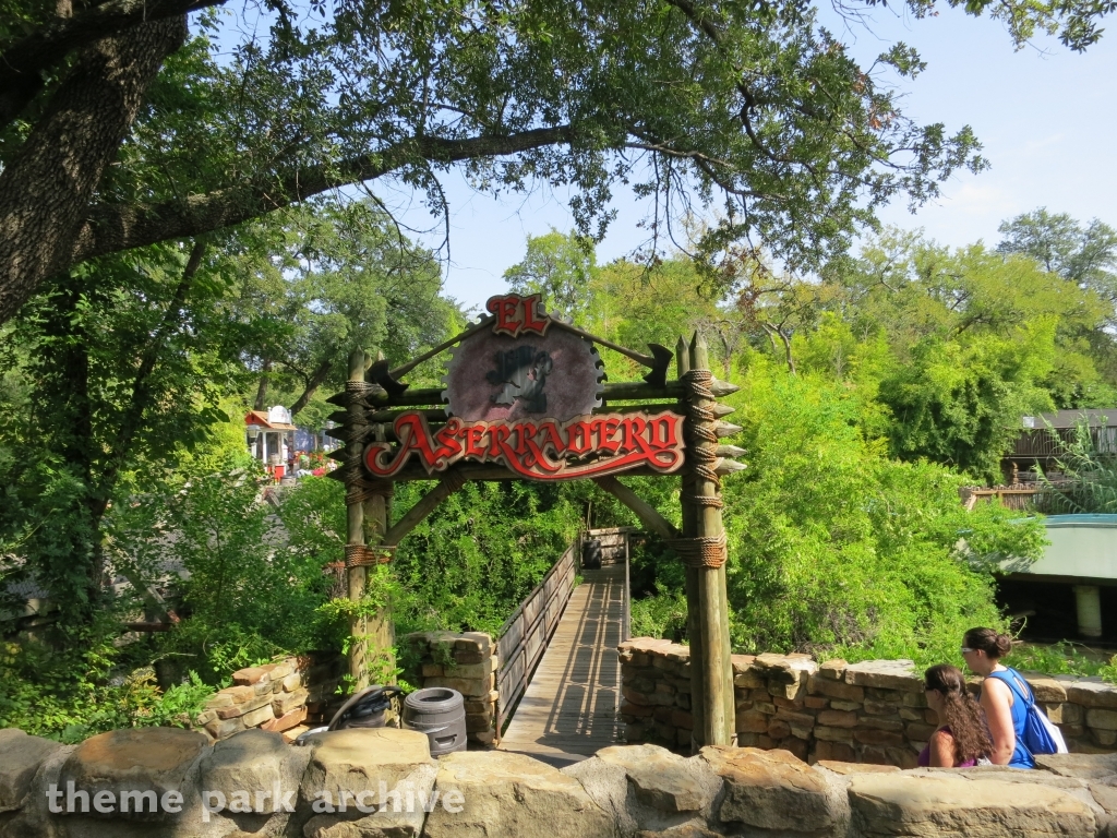 El Aserradero at Six Flags Over Texas