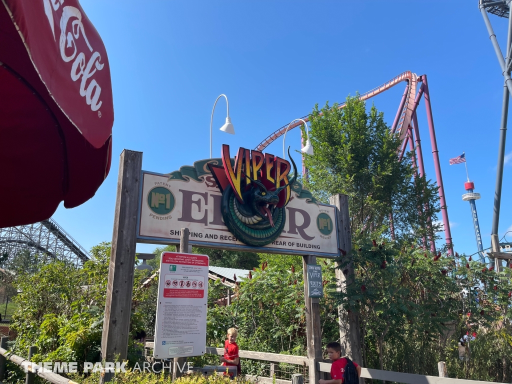 Viper at Six Flags Great America