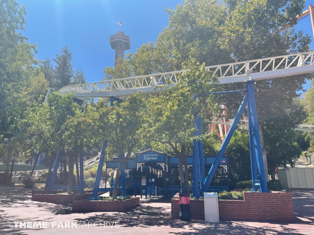 Helpful Honda Express at Six Flags Magic Mountain