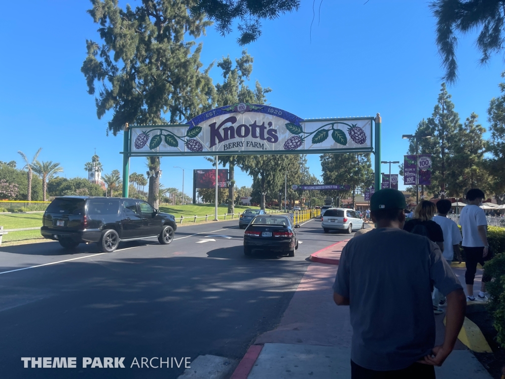 Parking at Knott's Berry Farm