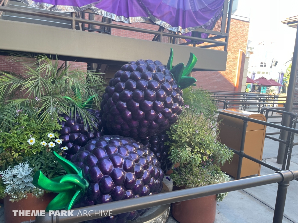 Knott's Beary Tales: Return to the Fair at Knott's Berry Farm