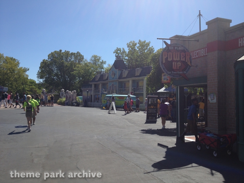 DC Comics Plaza at Six Flags St. Louis