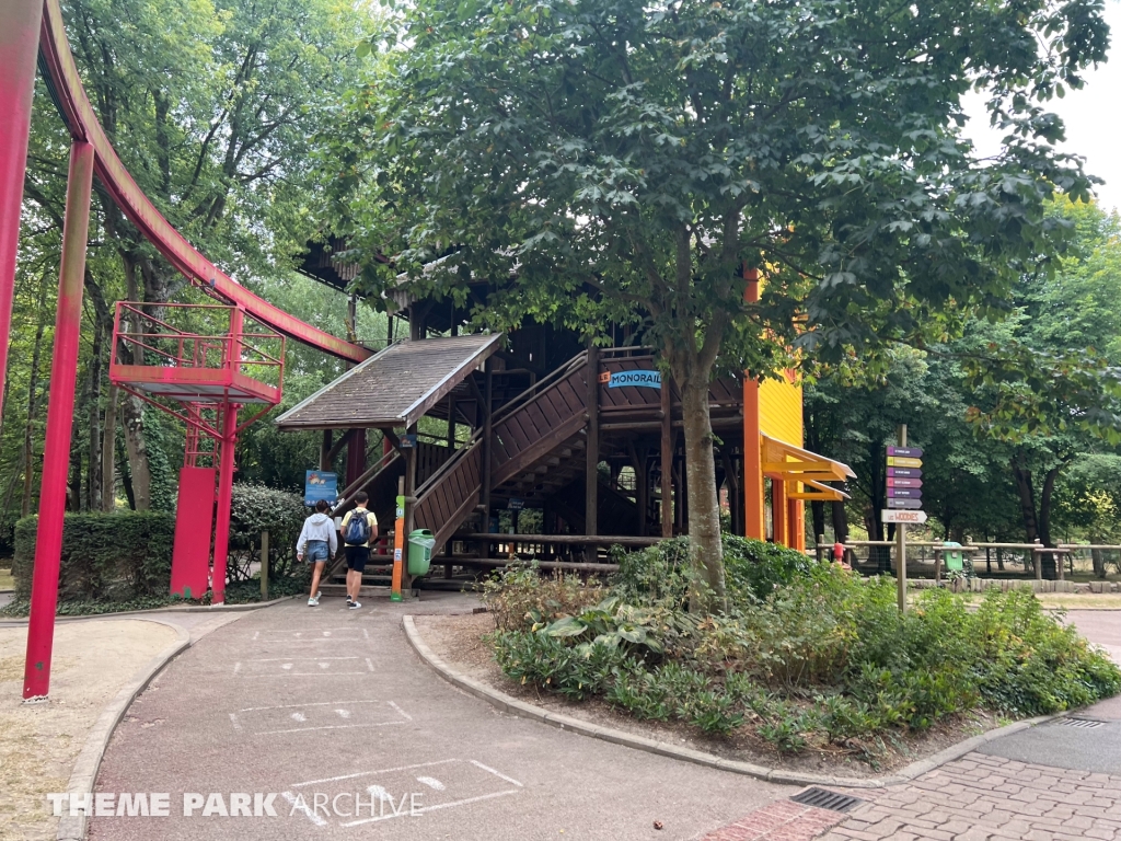 Le Monorail at Bagatelle