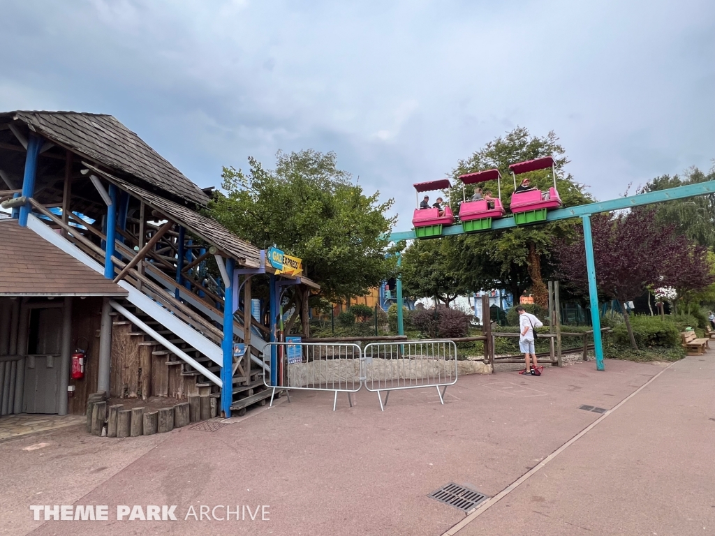 Le Monorail at Bagatelle