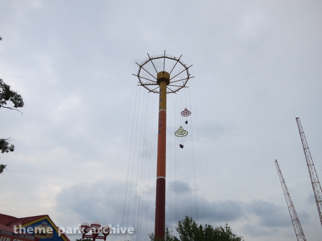 Parachute Training Center: Edwards AFB Jump Tower at Six Flags Great Adventure